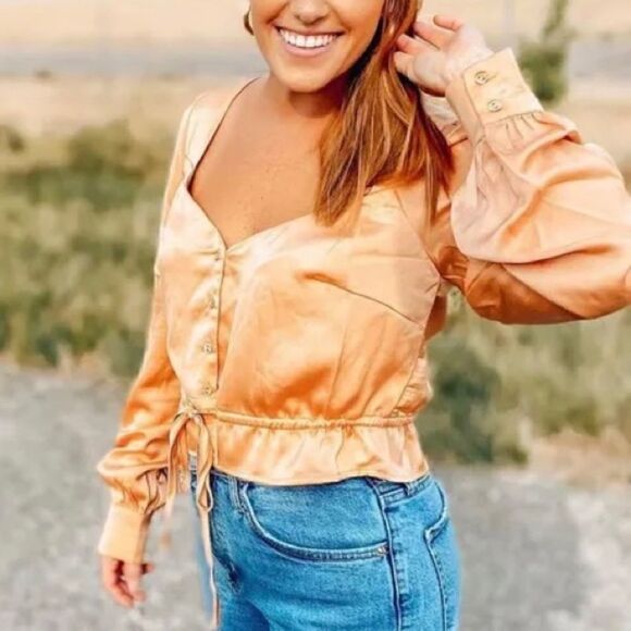 Le Lis Peach Orange Satin Sweetheart Cropped Long Sleeve Blouse Sz S - Picture 7 of 10